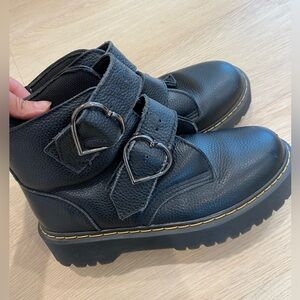 Chunky black leather Doc Marten airwair boots size 9